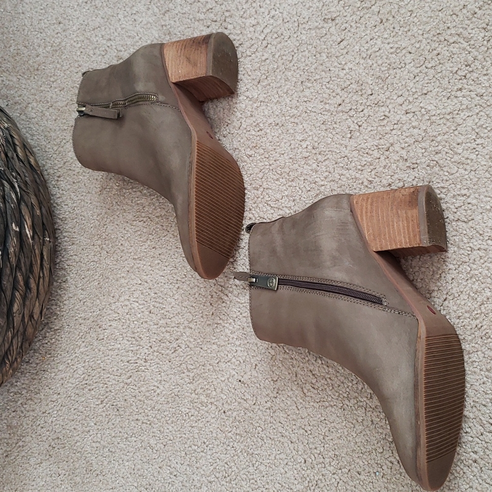 Blonde Waterproof Boots - Picture 3 of 9